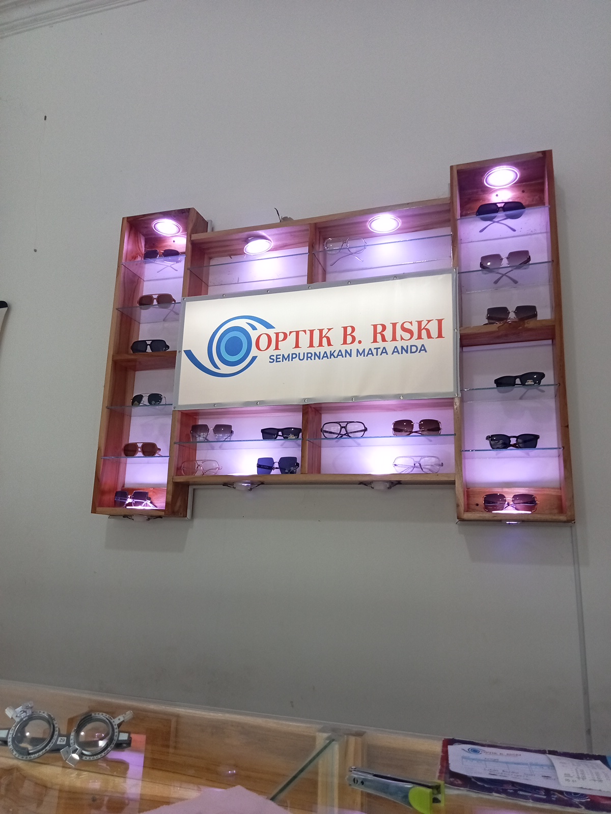 Optik B. Riski Ciranjang